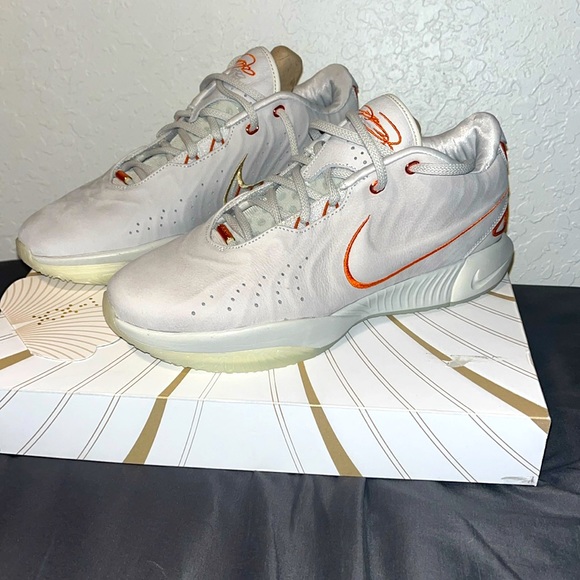 Lebron 21 ( BRAND NEW) box not included - Picture 1 of 3